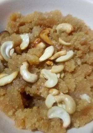 A picture of Caramalized Suji Halwa.