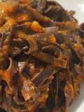Tagliatelle al cacao con salsa di peperoni e noci