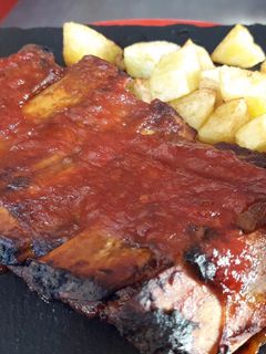 Una foto de Costillas en salsa barbacoa casera
