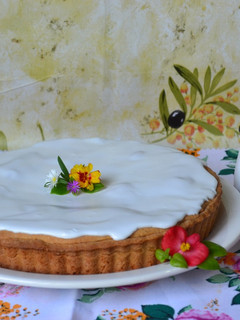 Una foto de Tarta de manzanas al vino blanco con glasé de limón🍋
