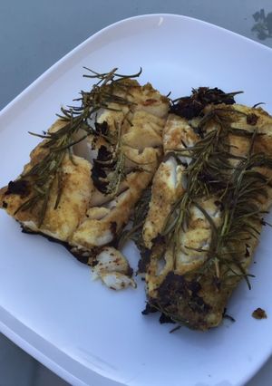 Une photo de Dos de cabillaud marinade et romarin frais à la plancha