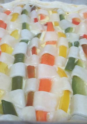 Una foto de Tarta multicolor de jamón y queso
