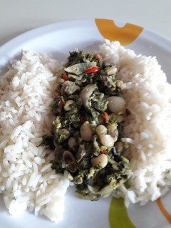 A picture of White rice n beans source.