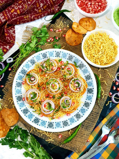 આલુ પૂરી (Aloo Puri Recipe In Gujarati) રેસીપી મુખ્ય ફોટો