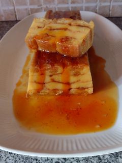 Una foto de Postre de flan y vainillas de Bigote Cocina