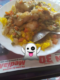 Una foto de Cuscus con pollo y verdura