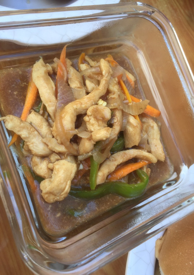 A picture of Shredded chicken souce.