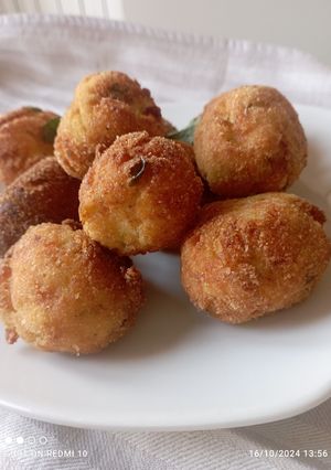 Foto di Polpette di ricotta e cavolfiore verde