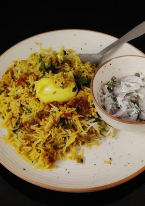 अंडा बिर्याणी (Anda Biryani Recipe In Marathi) रेसिपी चे मुख्य फोटो