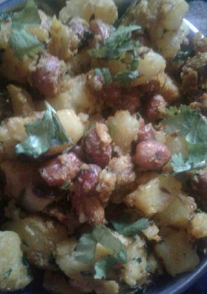 A picture of Aloo and Palak sabji.
