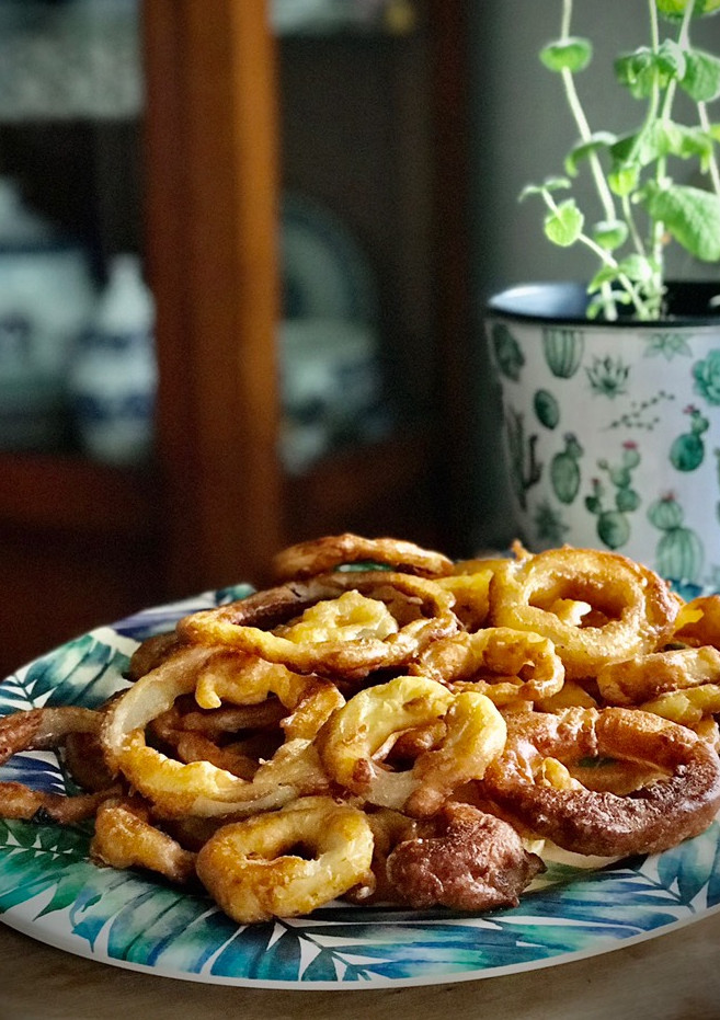 Una foto de Onion rings (Aros de cebolla)