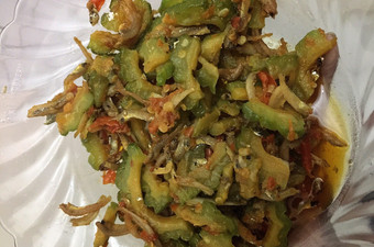 Bagaimana Menyiapkan Tumis pare teri pedas yang Enak Banget