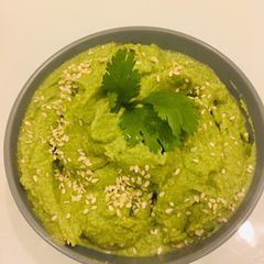 A picture of Spinach Basil Hummus.