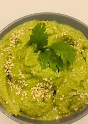 A picture of Spinach Basil Hummus.