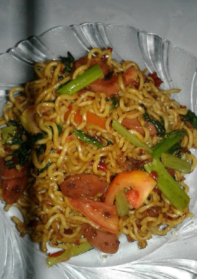 Foto resep Mie telor goreng pedas (masakan rumah sederhana)