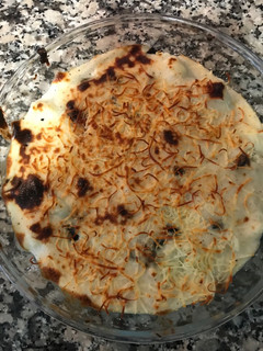 Una foto de Coliflor con ciruelas pasas y bechamel sin gluten gratinadas