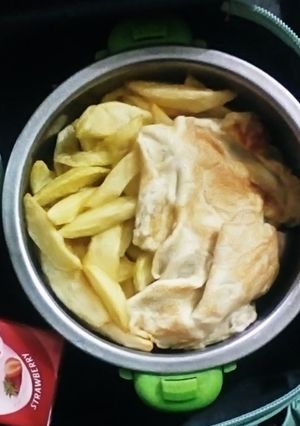 A picture of Chips and fried egg.
