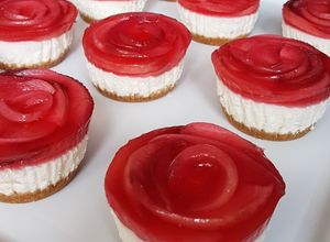 Foto di Mini cheesecake allo yogurt e peschenoci