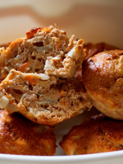 Una foto de Muffins salados de verduras y queso