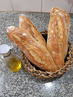 Una foto de Baguete La Tahona Pan de Masa Madre