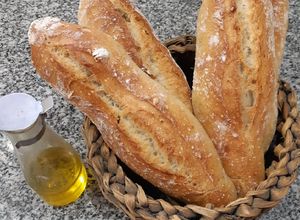 Una foto de Baguete La Tahona Pan de Masa Madre