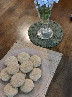 Una foto de Galletitas dulces de coco, limón y miel