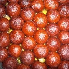 A picture of Gulab Jamun.