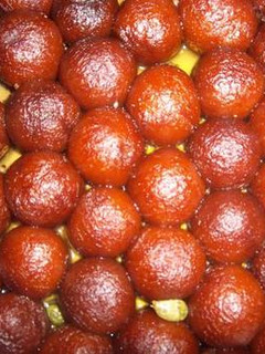 A picture of Gulab Jamun.