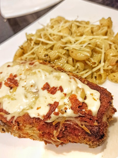 Una foto de Milanesa de Berenjena rellena