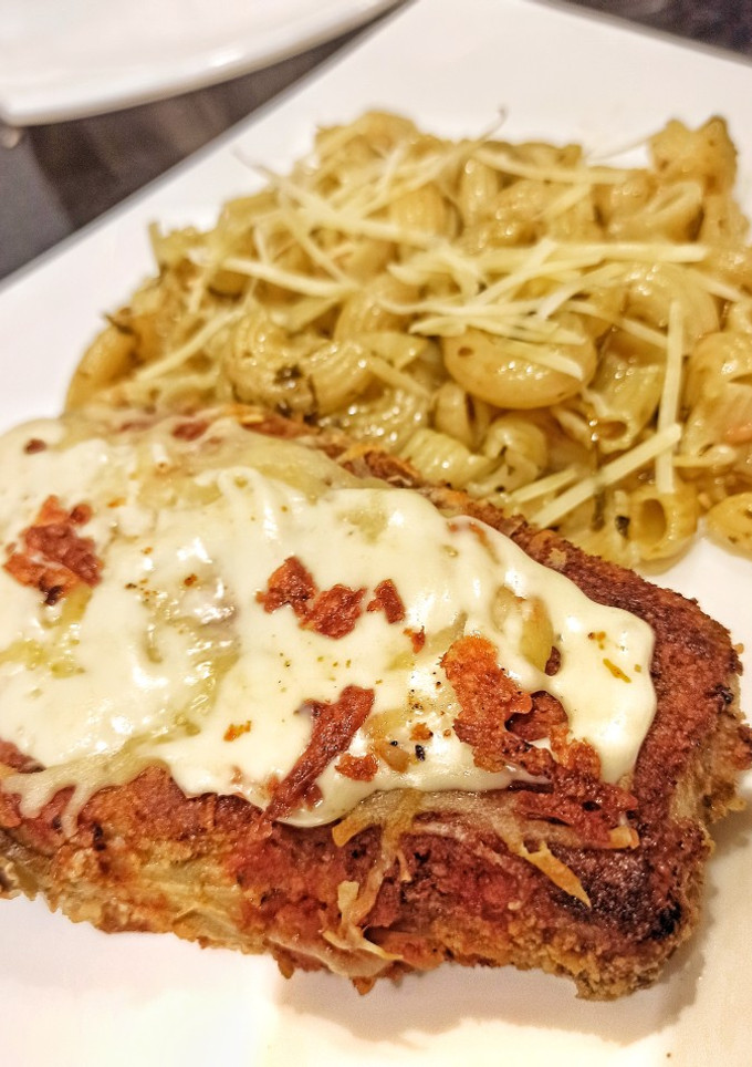 Una foto de Milanesa de Berenjena rellena