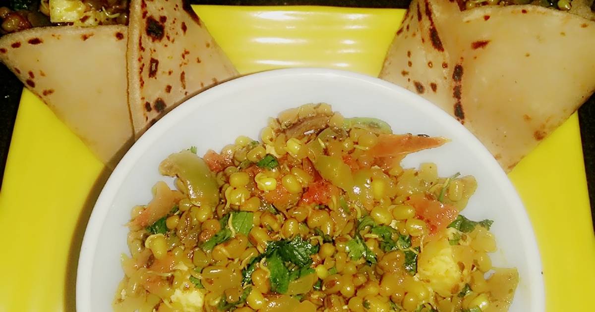 Sprout moong with capsicum Recipe by Anjali Rohit Kamra - Cookpad