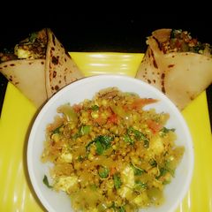 A picture of Sprout moong with capsicum.
