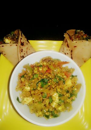 A picture of Sprout moong with capsicum.