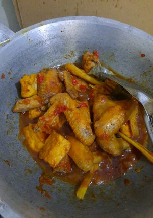 Foto resep Semur Ayam Tahu Pedas