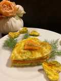 Frittatine al profumo di aneto con salmone e fiori di zucca