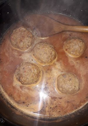 Una foto de Salsa mixta con albóndigas