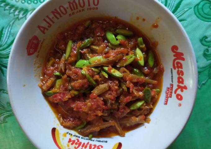 Sambal ikan tri pete