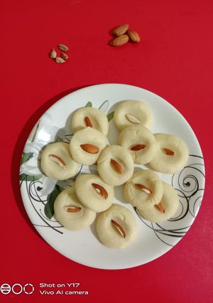 পেরা সন্দেশ(Pera sandesh recipe in Bengali) রেসিপির প্রধান ছবি