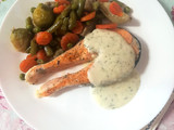 Salmón a la plancha con salsa de eneldo ligera