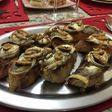 Tostas de cebolla caramelizada y rulo de cabra