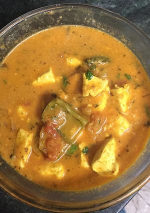 A picture of Restaurant style paneer do pyaza.