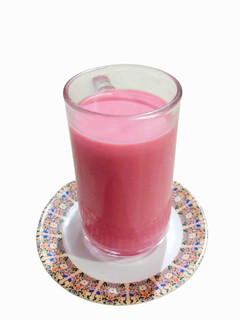 રોઝ મિલ્ક શેક (Rose Milk Shake Reicpe In Gujarati) રેસીપી મુખ્ય ફોટો