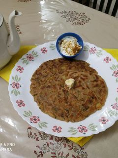 આલુ લચ્છા પરાઠા અને જીરા દહીં (Aloo Lachha Paratha & Jeera Curd Recipe In Gujarati) રેસીપી મુખ્ય ફોટો