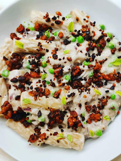 Foto di Pasta con piselli e tempeh croccante