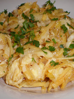 Una foto de Bacalao a bras con atajo, una receta portuguesa