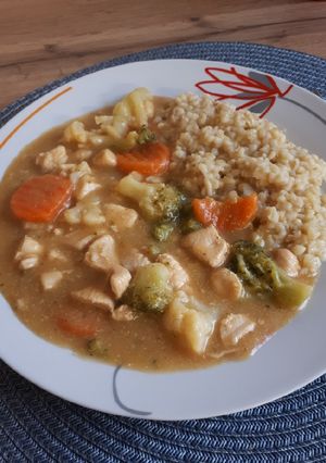 Vadas-Zöldséges Csirkemell Hagymás Bulgurral recept fotója