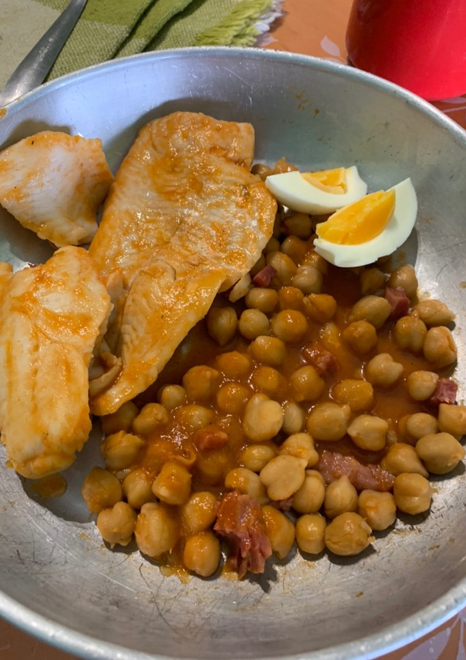 Una foto de Merluza con garbanzos
