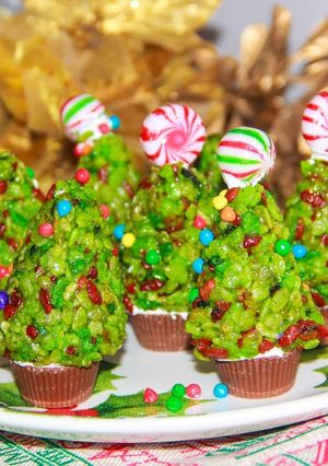 A picture of Rice krispies Christmas Trees.