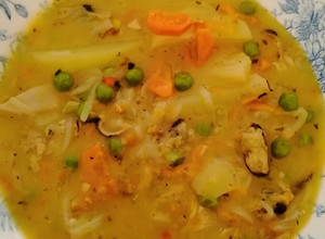 Una foto de Sopa de mariscos económica