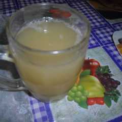 Una foto de Jugo de piña con garapiña